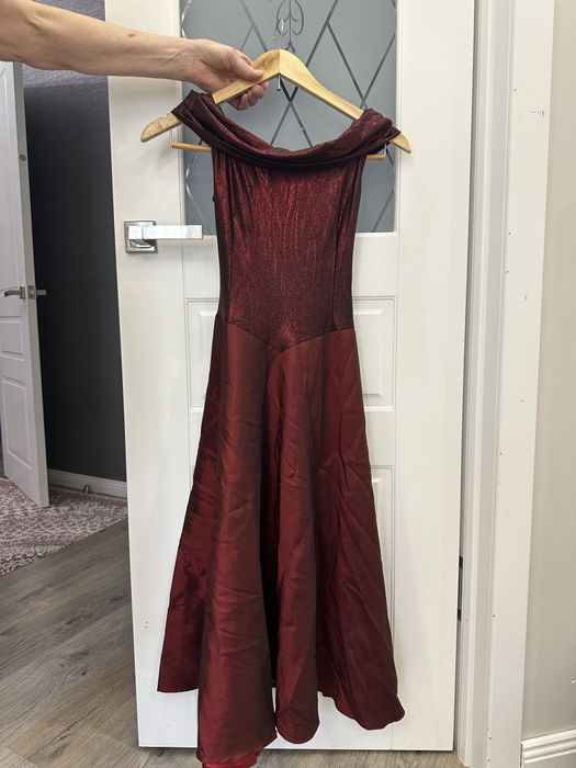 Нарядное платье 9-10 лет