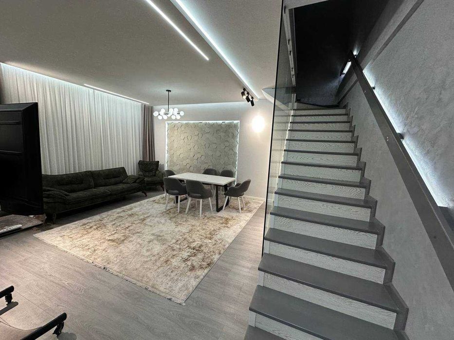 Продаю 3х ком. кв. (105 кв.м) на жк Салар, вместе с личной парковкой