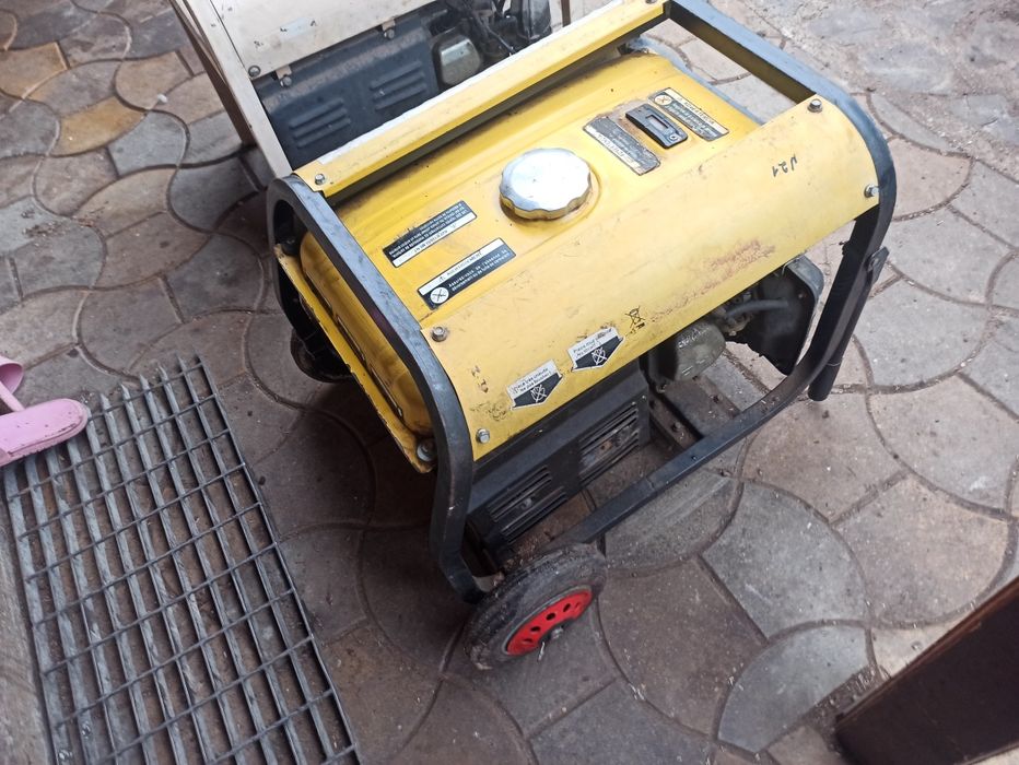 Vând 2 generatoare