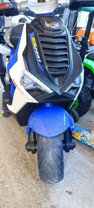 Детски електрически мотор с помощни колелета