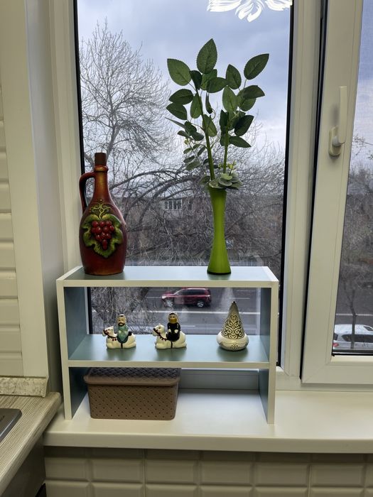 Компактная настольная полочка