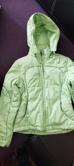 Продам комбинезоны и куртки