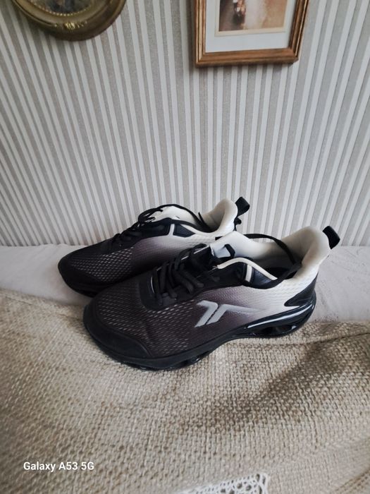 Pantofi sport cumparati din Spania