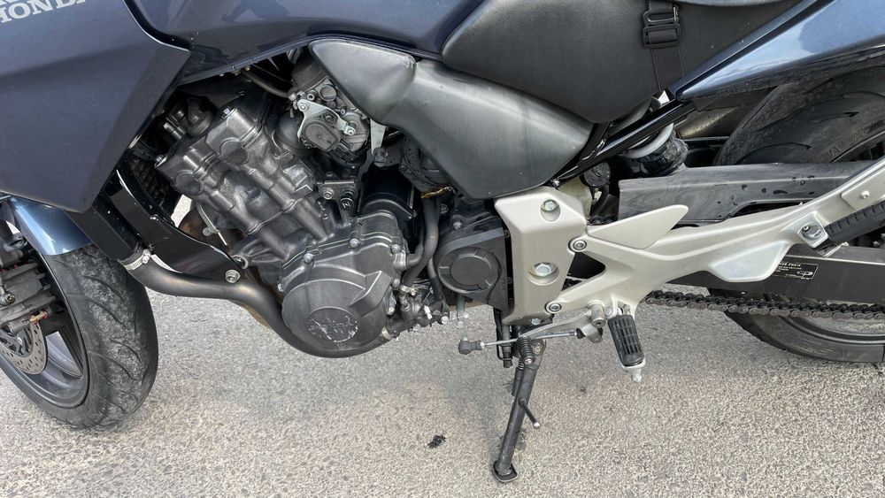 Vand Honda CBF600S din 2004 - Ideală Touring - Topcase Inclus