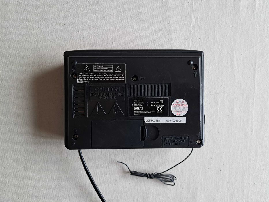 Немски дигитален часовник с радио.