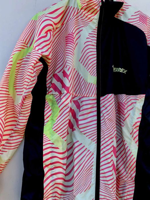 Adidas Terrex оригинална дамска горница тип ветровка Л размер