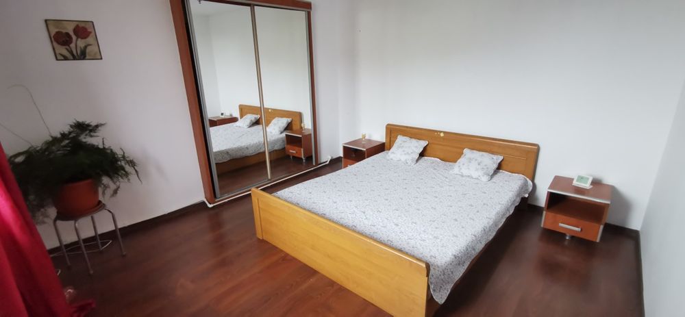 Apartament doua camere curte plus terasa - de închiriat