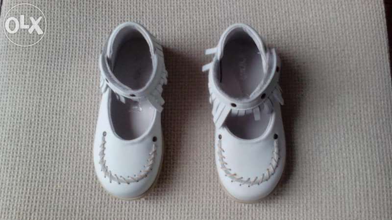 Продавам фирмени детски обувки от естествена кожа
