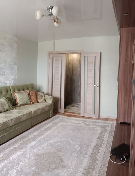 Продам квартиру трехкомнатную