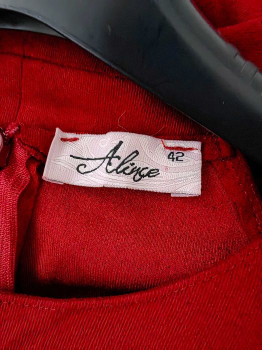 Рокля над коляното, бордо