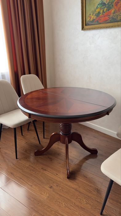 Срочно стол и стулья