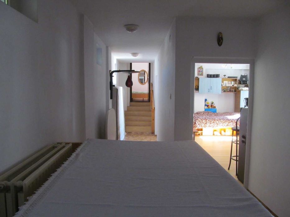 vand apartament central langa parc in pucioasa, 100 km de bucuresti