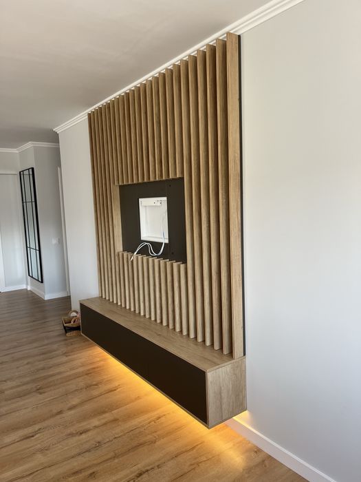 Vând mobila  noua pentru living cu riflaje