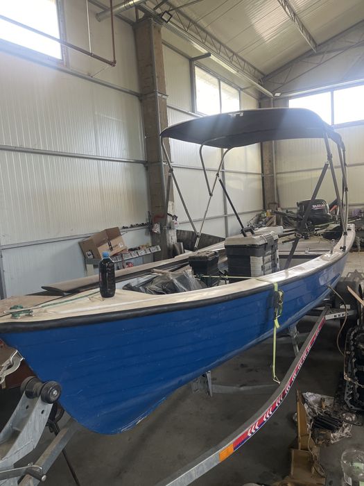 Barca fibromarine 5 m motor suzuki