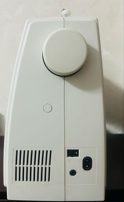 Швейная машина Bernina Bernette Milan 8