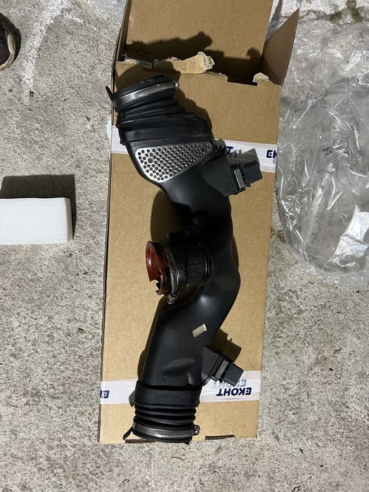 Въздуховод лястовица за Mercedes V6 оригинален