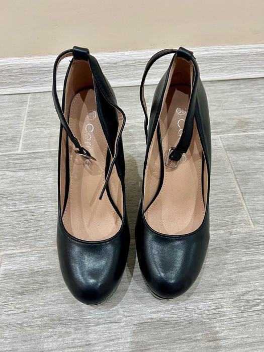 Дамски черни обувки на платформа