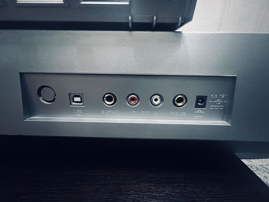 Продам синтезатор Cortland