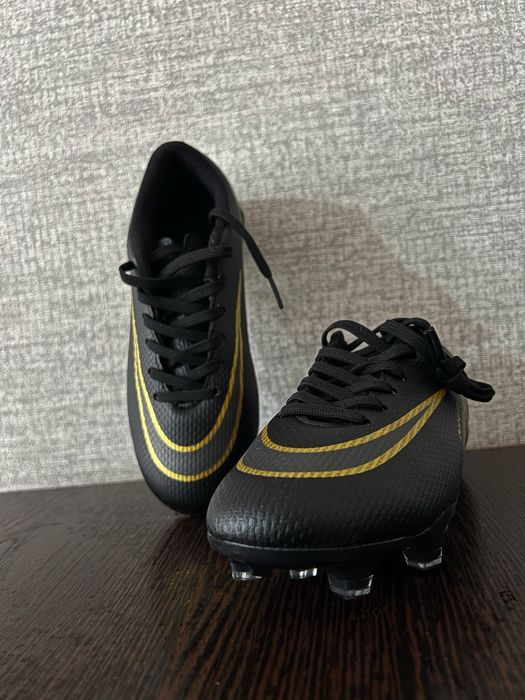 Футбольные бутсы