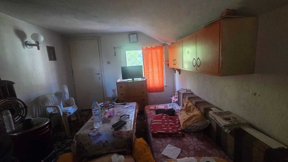 Къща срещу Сентръл парк Нови Хан