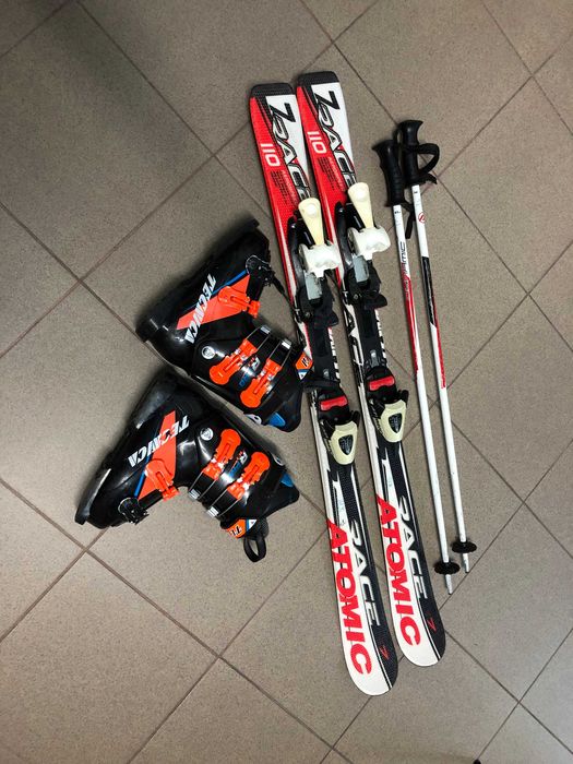 Skiuri,,clăpari și cască pentru copii