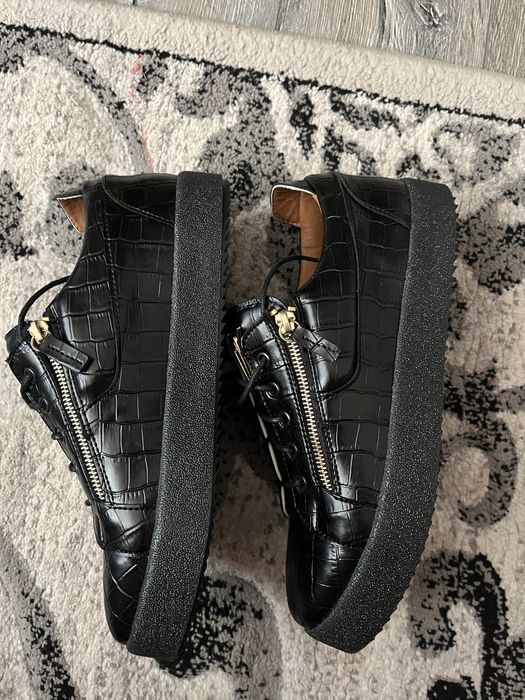 Adidasi zanotti marimea 43