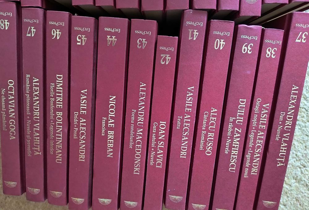 48 de volume din celebra colecție „Cartea de acasă”,