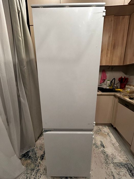 Продаю встроенный холодильник GRAND 249 WDFI.