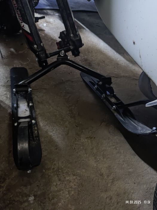 Гусиница эндуро с лыжой