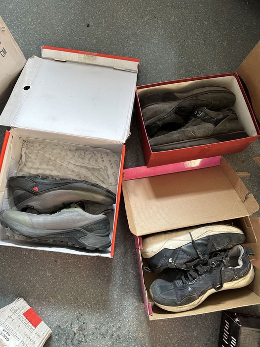 Кроссовки разные