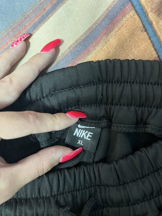 Долнище от “Nike”