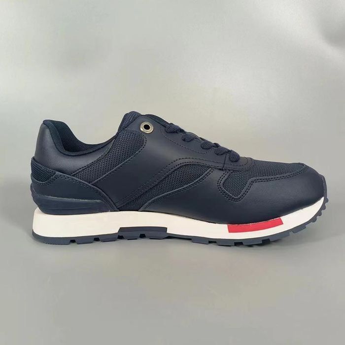 Кроссовки от бренда Tommy Hilfiger