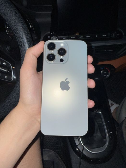 Iphone 15 pro max 256 / 77