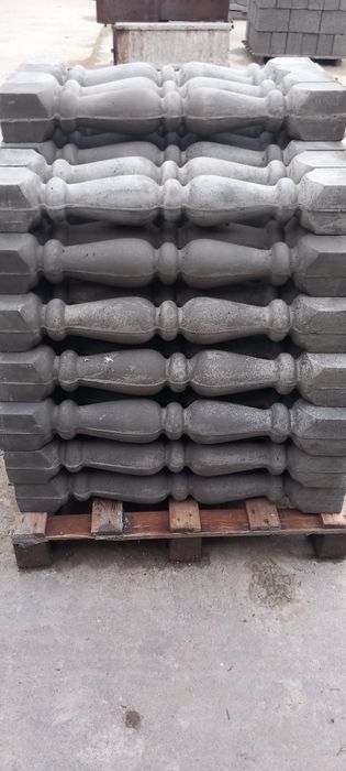 Vând stâlpișori beton