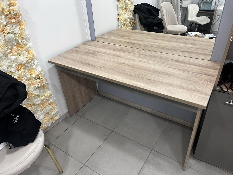 Дървено бюро ново !