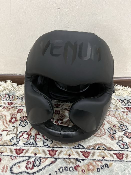 Продается шлем боксерский,перчатки winnig