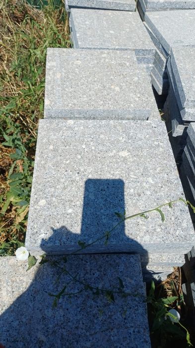 Продам гранитную плитку серого цвета