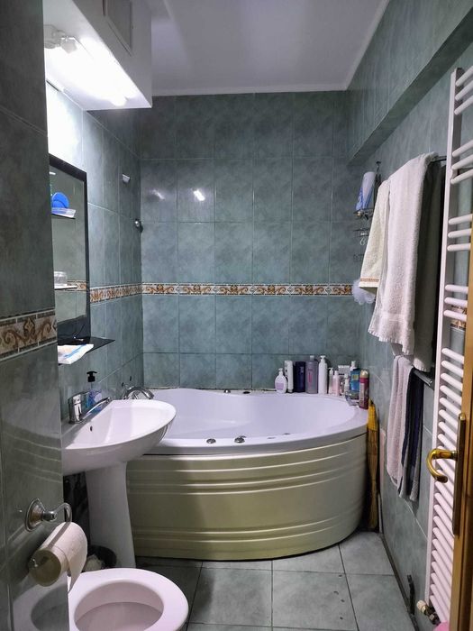 Apartament 3 camere, zona Rond Vechi Iasi • OLX.ro