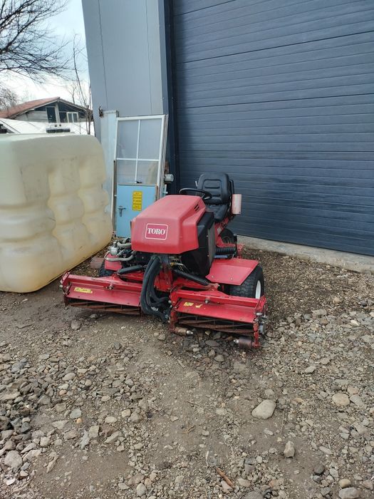 Vând o superbă mașină de tuns iarba 4x4  diesel.