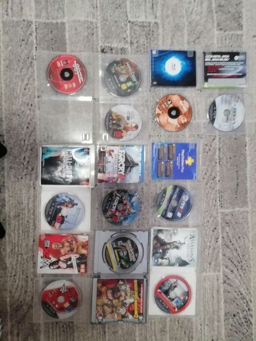 Playstation 3 super slim cu 10 jocuri si doua  controale