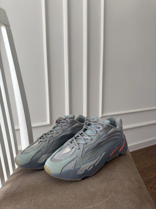 Yeezy boost 700 v2 Inertia
