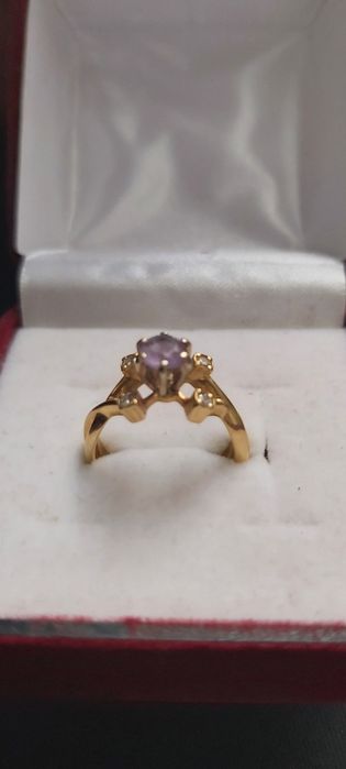 Золотое кольцо аметист с бриллиантами.