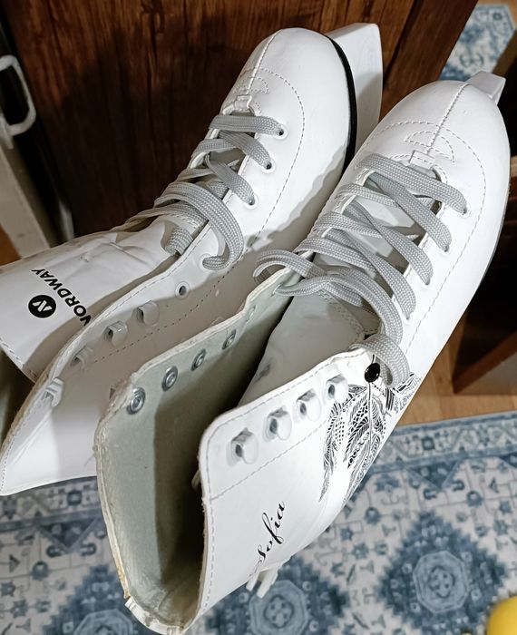 Продам коньки (размер 40)