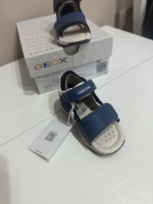 Продам детские сандалии GEOX