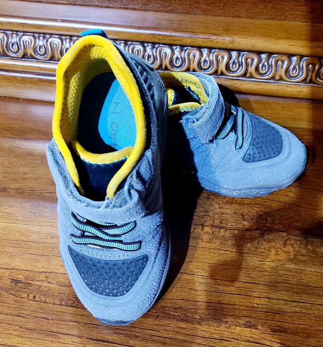 Продаю детский обувь