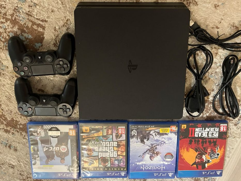 PlayStation 4 SLim
