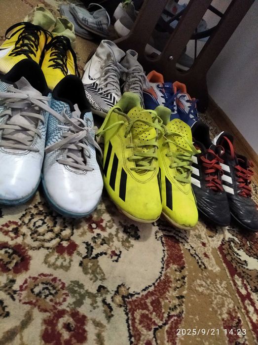 Vând ghete de fotbal,gazon,sintetic  și sală:Adidas,Nike,Puma și Joma