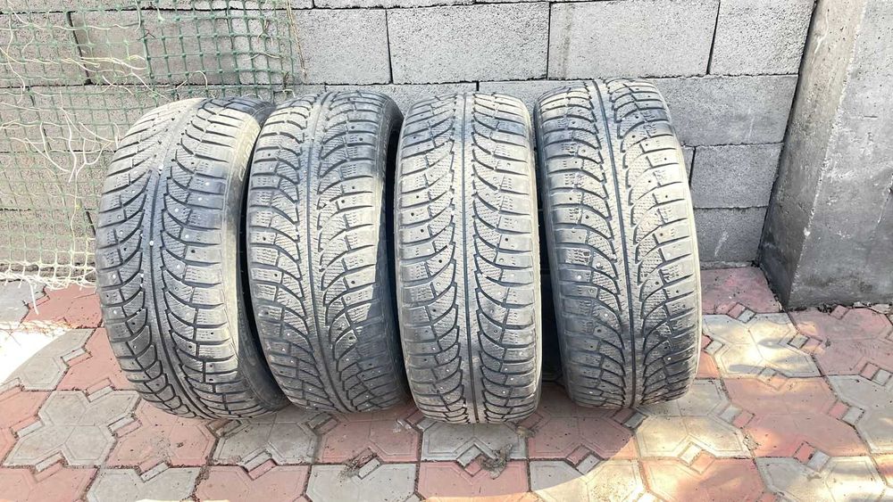 Зимние шипованные