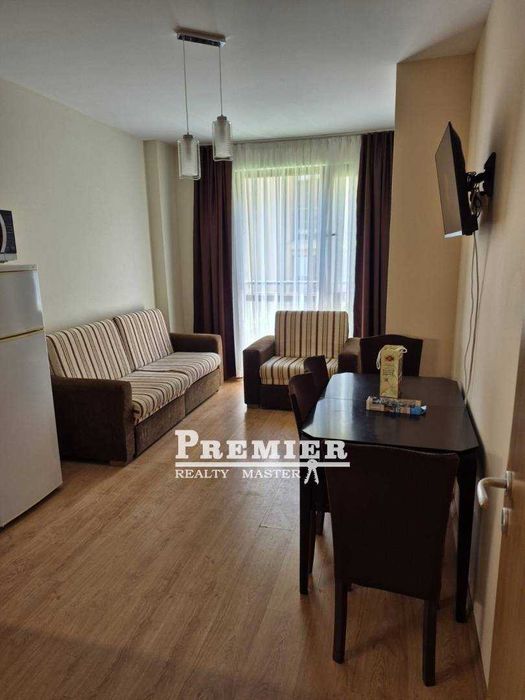 Продава се тристаен апартамент  в курорта Слънчев бряг.