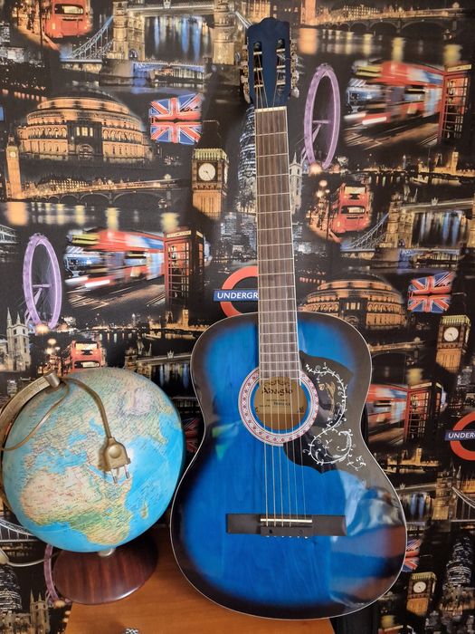 Продаётся гитара.Новая !